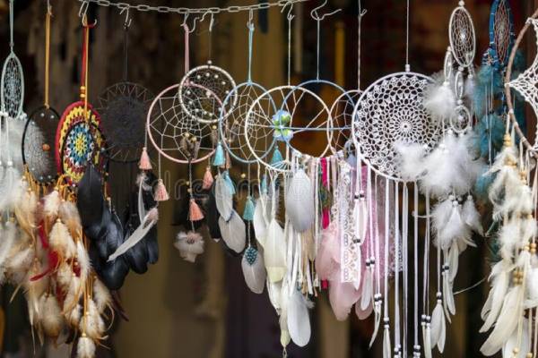 Dream Catcher: வீட்டில் இத தொங்க விடுங்க.. அதிர்ஷ்டம் கதவை தட்டும் | Dream Catchers Benefits In Tamil
