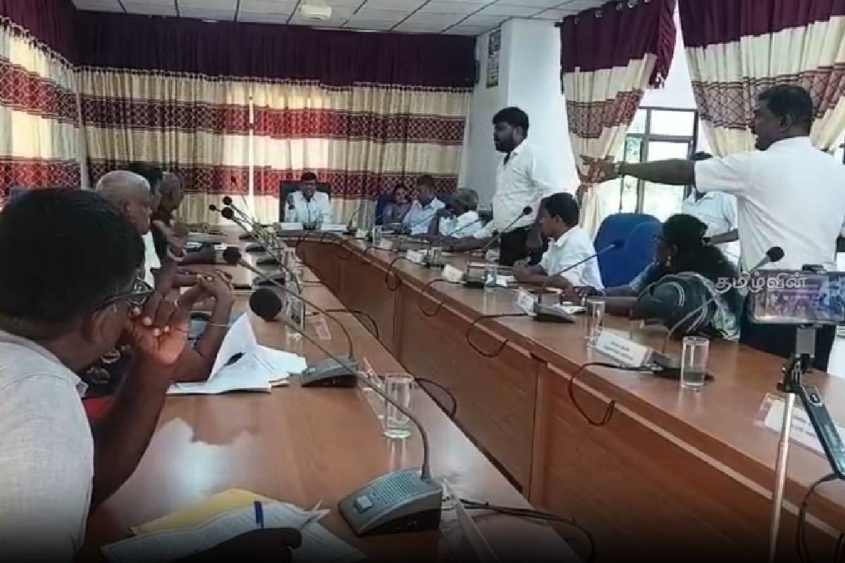 பருத்தித்துறை நகர சபையில் தமிழரசு கட்சி உறுப்பினர் முன்வைத்த கோரிக்கையை ஏற்றுக் கொள்ளாத தவிசாளர் | Remove The Journalist Point Pedro Urban Council பருத்தித்துறை நகர சபையில் தமிழரசு கட்சி உறுப்பினர் முன்வைத்த கோரிக்கையை ஏற்றுக் கொள்ளாத தவிசாளர் | Remove The Journalist Point Pedro Urban Council
