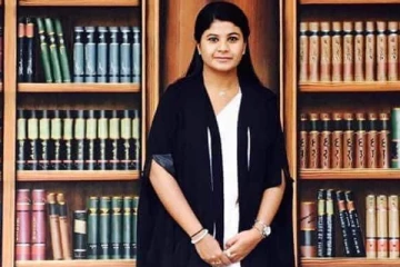 வவுனியாவுக்கு பெருமை சேர்த்த இளம் யுவதி; நீதிபதியாக பதவியேற்பு!