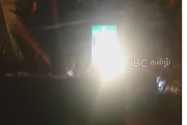 தமிழர் தலைநகரில் தீக்கிரையான சுற்றுலா விடுதி ! | Fire Accident At Tourist Hotel In Trincomalee