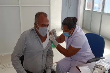 வவுனியாவில்  இரண்டாவது டோஸ் கோவிட் தடுப்பூசி ஏற்றி வைப்பு