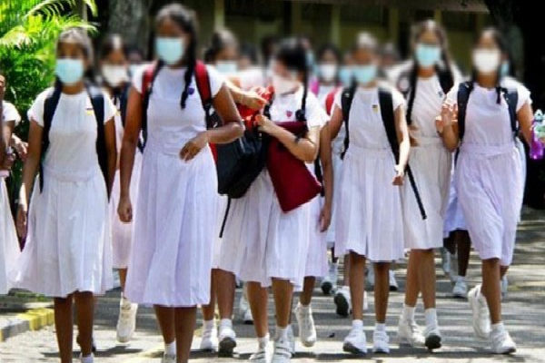 ரயிலில் செல்லும் பாடசாலை மாணவர்களுக்கான முக்கிய அறிவிப்பு | Notice For School Students Traveling By Train ரயிலில் செல்லும் பாடசாலை மாணவர்களுக்கான முக்கிய அறிவிப்பு | Notice For School Students Traveling By Train