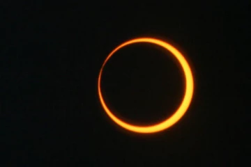 வானில் நடக்கும் அரிய சூரிய கிரகணம்; எந்த நாட்டில் உள்ளவர்கள் பார்க்க முடியும்?