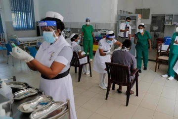இலங்கை வரலாற்றில் ஏற்பட்டுள்ள மோசமான நிலை -அபாய சங்கு ஊதுகிறார் முன்னாள் சுகாதார அமைச்சர்