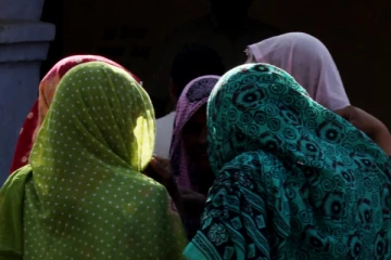 பாலியல் தொல்லை கொடுத்தவரை தீர்த்துக்கட்டிய பெண்கள்; பகீர் கிளப்பிய சம்பவம்