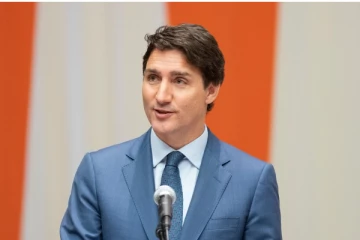 கனடிய பிரதமரை பதவி விலகுமாறு பகிரங்க கோரிக்கை!