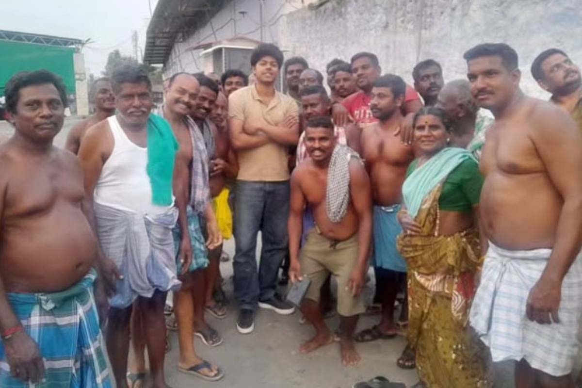 தந்தை விஜய்யின் இன்ஷியலை மாற்றினாரா சஞ்சய்? பின்னணியில் உள்ள உண்மை இதோ | Vijay Son Sanjay Avoit Father Initial Behind Truth