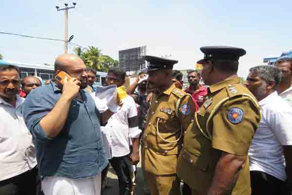 மட்டக்களப்பில் பதற்ற நிலை; சாணக்கியனை தாக்க முயன்றதால் பரபரப்பு!(Photos) | Tension In Batticaloa Tried To Attack Chanakyan