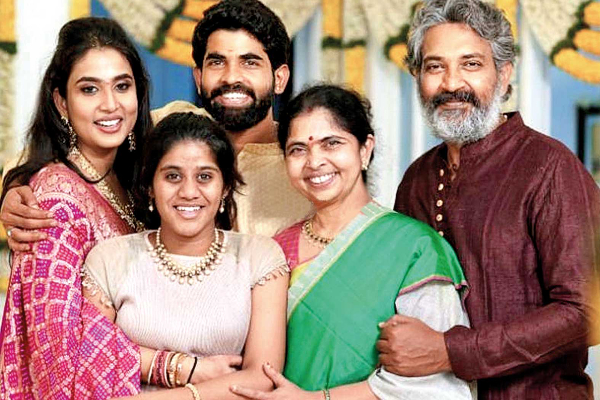 பாகுபலி இயக்குனர் ராஜமௌலியின் முழு குடும்பத்தை பார்த்துள்ளீர்களா.. இதோ அழகிய புகைப்படம் | Director Rajamouli Property Value