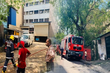 கொட்டாஞ்சேனை தனியார் நிறுவனமொன்றில் தீப்பரவல் (Photos)