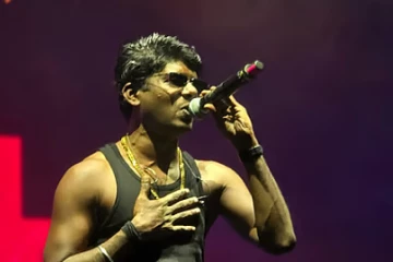 පොලිසිය විසින් අත්අඩංගුවට ගත රැප් ගායකයා වෙනුවෙන් කේරළයේ ගායක වේදන් හඬ නගයි