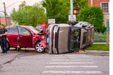 පෙරළුණු ලොරියකට යටවී සිදුවූ රිය අනතුර..