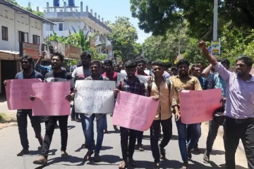பௌத்த மயமாக்கலை கண்டித்து  யாழ் பல்கலை மாணவர்கள் போராட்டம்! (Photos)