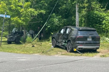 கனடா-அமெரிக்க எல்லை அருகே ஆவணமில்லா குடியேறிகளின் வாகனம் விபத்து