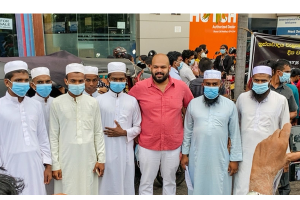 பயங்கரவாத தடைச் சட்டத்திற்கு எதிராக சிங்கள மக்களிடமிருந்து கிடைத்த பேராதரவு (படங்கள்) | Great Support Sinhalese People Struggle Against