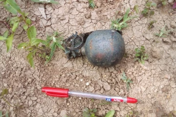 நுவரெலியாவில் கைக்குண்டு ஒன்று மீட்பு (Photos)