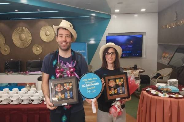 சுற்றுலாத்துறையில் மைல்கல் : பல இலட்சத்தை கடந்த சுற்றுலா பயணிகள் | Tourists Crossing The Border In Srilanka சுற்றுலாத்துறையில் மைல்கல் : பல இலட்சத்தை கடந்த சுற்றுலா பயணிகள் | Tourists Crossing The Border In Srilanka