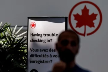கனடாவில் வேலைநிறுத்தத்தில் ஈடுபட்டுள்ள 10,000 விமானப் பணியாளர்கள்: லட்சக்கணக்கனோர் பாதிப்பு