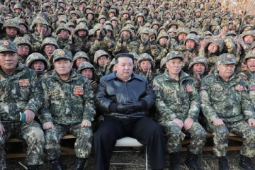 வட கொரியா-தென் கொரியா போர் பதற்றம்: 1.4 மில்லியன் இளைஞர் ராணுவத்தில் சேர கையொப்பம்!