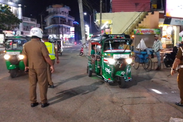 தமிழர் பகுதியொன்றில் பொலிஸாரின் சோதனையால் ஒரே இரவில் சிக்கிய 50க்கும் மேற்பட்டோர் | 50 People Caught In Police Raid In Tamil Area