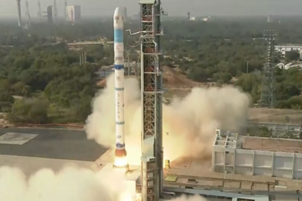 3 செயற்கைக் கோள்களுடன் விண்ணில் பாய்ந்தது எஸ்.எஸ்.எல்.வி- டி2 ரக ராக்கெட் | Sslv T2 Rocket Successfully Launched 3 Satellites