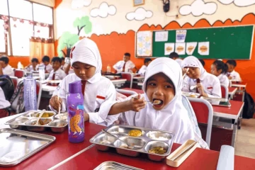 ඉන්දුනීසියාත් 16ට අඩු ළමුන්ට සොෂියල් මීඩියා තහනම් කරයි