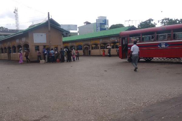 யாழில் பேருந்து தரிப்பிடத்தில் பெண்ணுக்கு நேர்ந்த சம்பவம்! | An Incident A Woman At A Bus Stop In Jaffna யாழில் பேருந்து தரிப்பிடத்தில் பெண்ணுக்கு நேர்ந்த சம்பவம்! | An Incident A Woman At A Bus Stop In Jaffna