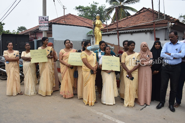 பெண் கிராம அலுவலரை தாக்க முயற்சி! தீர்வு வரை சுகயீன விடுமுறை அறிவித்த அதிகாரிகள் | Grama Niladhari On Sick Leave Until Further Notice பெண் கிராம அலுவலரை தாக்க முயற்சி! தீர்வு வரை சுகயீன விடுமுறை அறிவித்த அதிகாரிகள் | Grama Niladhari On Sick Leave Until Further Notice