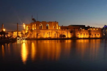 லிபியாவில் தீவிரமடைந்த போராட்டம்! போராட்டக்காரர்களால் தீக்கிரையாக்கப்பட்ட நாடாளுமன்றம்