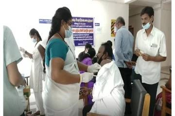 வழக்கறிஞர்களுக்கு சிறப்பு தடுப்பூசி முகாம்: ஆர்வத்துடன் எடுத்துக் கொண்ட வழக்கறிஞர்கள்