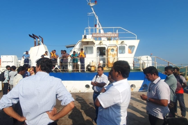 சடலத்தால் குறிகாட்டுவான் இறங்கு துறையில் குழப்பம்; சிறிதரன் எம்பியும் தவிப்பு | Corpse Caused Chaos Jaffna Kurikadduwan Jetty சடலத்தால் குறிகாட்டுவான் இறங்கு துறையில் குழப்பம்; சிறிதரன் எம்பியும் தவிப்பு | Corpse Caused Chaos Jaffna Kurikadduwan Jetty