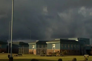 பெற்றோர்களால் கைவிடப்பட்டு மோசமான இளமை பருவத்தை சந்தித்த நபர்! சிறையில் உயிரிழந்தார்