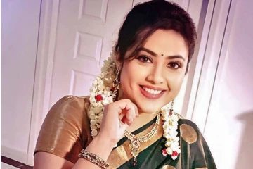 கண் அசைவுகளால் கவர்ந்த மீனா..... என்ன ஒரு அழகு!