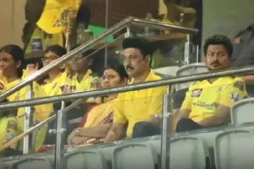 சிஎஸ்கே ஜெர்சி அணிந்து ஐபிஎல் போட்டியை பார்த்த முதலமைச்சர் மு.க.ஸ்டாலின்