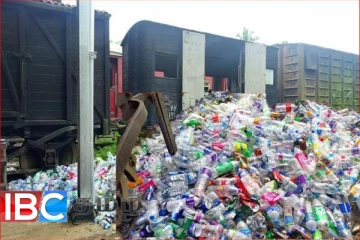 கொழும்பு- பதுளை தொடருந்து பயணிகளால் மாதந்தோறும் குவியும் கழிவுகள்