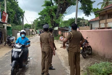 யாழ்.நவாலி சென் பீற்றர் தேவாலயத்திற்கு முன்பாக குவிக்கப்பட்ட பொலிஸார்