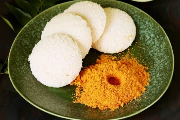 பூண்டு சேர்க்காமல் இட்லி மிளகாய் பொடி... எந்த சட்னியையும் எடுத்துக்கவே மாட்டீங்க