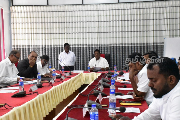 மன்னார் நகர சபையின் 8ஆவது அமர்வு - கருத்துக்களுடன் மோதிக்கொண்ட தவிசாளர்கள் | 8Th Session Mannar Urban Council Clash Opinions