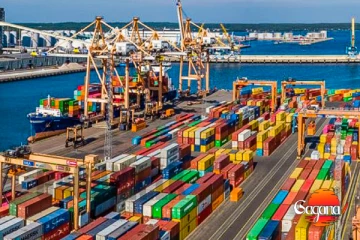 ලුණු කන්ටේනර් 1000ක් රේගුවේ රැඳී - පාරිභෝගිකයන්ට හිඟයක්ද?