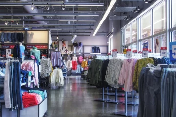 ஆடை விற்பனை நிலையத்தில் 27 மில்லியன் ரூபாவுடன் சிக்கிய கொள்ளையன்!