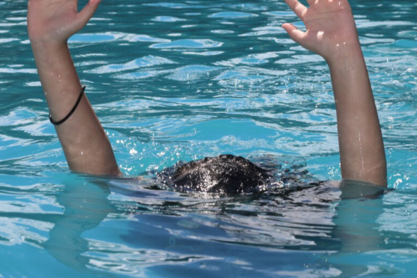 நீச்சல் தடாகத்தில் நீரில் மூழ்கி மாணவன் உயிரிழப்பு | Student Dies After Drowning In Swimming Pool