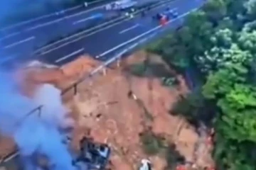 சாலையில் திடீரென ஏற்பட்ட பள்ளம்...24 பேர் உயிரிழப்பு! சீனாவில் பயங்கர சம்பவம்