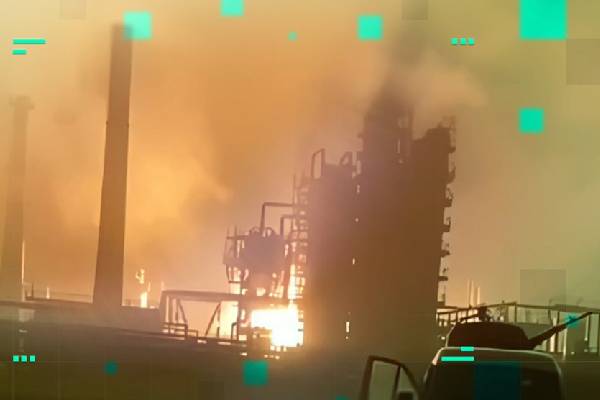 புடின் பயன்படுத்திய ரகசிய ஏவுகணை... 160 ரஷ்ய எண்ணெய், எரிசக்தி வசதிகளைத் தாக்கிய உக்ரைன் | Russia Uses Secret Missile Kyiv Claims