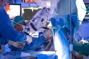 9 மணிநேரம் மூளை அறுவை சிகிச்சை... சாக்ஸபோன் வாசித்தபடி ஒத்துழைத்த நோயாளி!