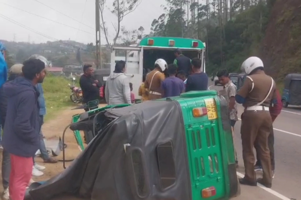 முச்சக்கரவண்டி விபத்தில் மூவர் காயம் | Three Injured In Three Wheeler Accident Nanu Oya