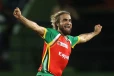 “පිටිය පුරා දුවන ඉම්රාන් තහීර්ගෙන්” ලෝක වාර්තාවක් - අවුරුදු 47දී කඩුලු 5ක් දවාගනී [VIDEO]