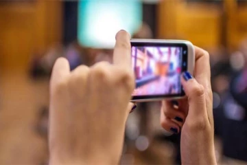 யாருக்கும் காட்டாமல் ஆபாசப் படம் பார்ப்பது தப்பில்ல - உயர்நீதிமன்றம் தீர்ப்பு!