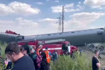 ரஷ்யாவில் பயங்கர விபத்து சம்பவம்... 140 பயணிகள் படுகாயம்