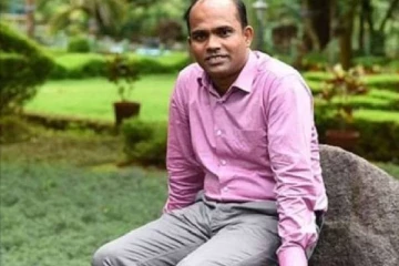 மூங்கில் கூடைகளை விற்று 10 ஆண்டுகள் ஆசிரமத்தில் வளர்ந்தவர்.., தற்போது IAS அதிகாரி