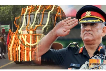 பிபின் ராவத் மற்றும் அவரது மனைவி இறுதி ஊர்வலம் தொடங்கியது - மக்கள் கண்ணீர் அஞ்சலி